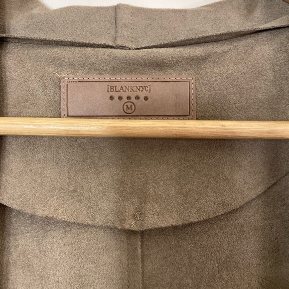 [BLANKNYC] Beige drape front soft suede cardigan with pockets - Picture 4 of 6